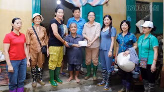 Hỗ trợ 7 gia đình có hoàn cảnh khó khăn thiệt hại nặng trong bão số 10