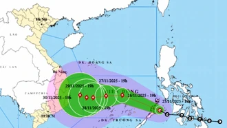 Bão số 15 sẽ liên tục tăng cấp khi vào Biển Đông