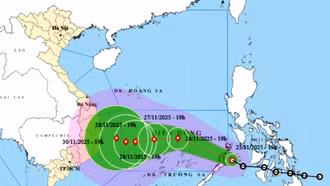 Bão số 15 sẽ liên tục tăng cấp khi vào Biển Đông
