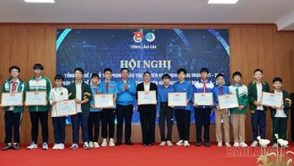 Lào Cai tổ chức hội nghị tổng kết, góp ý và tuyên dương các thanh niên khởi nghiệp, các đội tuyển Robotics toàn quốc năm 2025