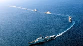 Đội hình nghi lễ diễu binh, diễu hành trên biển của Hải quân đảm bảo trang nghiêm