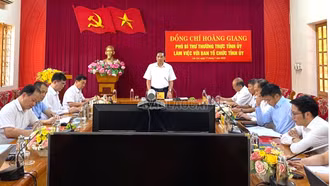 Đồng chí Phó Bí thư Thường trực Tỉnh ủy Hoàng Giang làm việc với Ban Tổ chức Tỉnh ủy