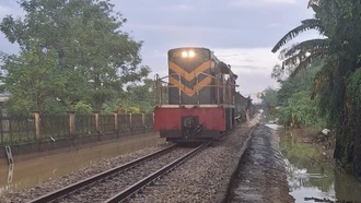 Tuyến đường sắt bắc-nam qua thành phố Huế đã được khôi phục và thông tuyến