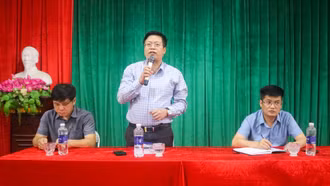 Lãnh đạo xã Bát Xát trả lời những ý kiến, kiến nghị của nhân dân.