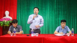 Lãnh đạo xã Bát Xát trả lời những ý kiến, kiến nghị của nhân dân.