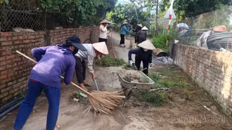 Xã Dương Quỳ ra quân vệ sinh môi trường nông thôn