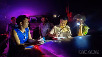 Công an xã Bát Xát bắt giữ xe bồn chở xăng trái phép