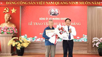 Xã Mường Khương tổ chức Lễ trao tặng huy hiệu Đảng đợt 2/9/2025