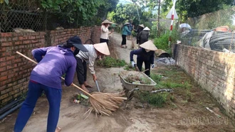 Xã Dương Quỳ ra quân vệ sinh môi trường nông thôn