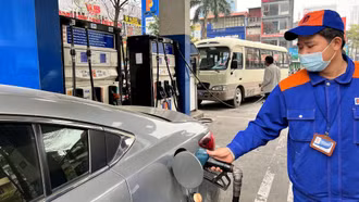 Năm mặt hàng xăng, dầu tăng giá bán lẻ từ chiều nay