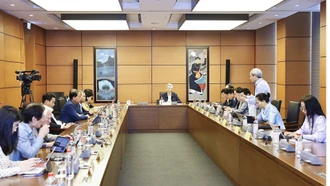 Ngày 12/11, Quốc hội tiếp tục thảo luận tại hội trường về các dự án luật