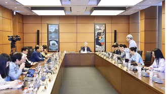 Ngày 12/11, Quốc hội tiếp tục thảo luận tại hội trường về các dự án luật