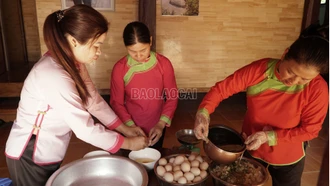 Ngọt thơm vị bánh Trung thu của người Giáy