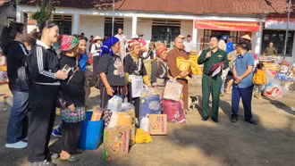 Trao tặng 300 suất quà cho các gia đình khó khăn xã Trịnh Tường