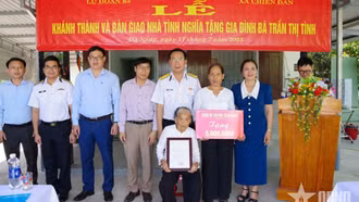 Lữ đoàn 83 (Quân chủng Hải quân) khánh thành, bàn giao nhà tình nghĩa