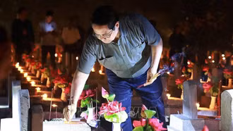 Thủ tướng Phạm Minh Chính dự Lễ thắp nến tri ân các Anh hùng liệt sĩ tại Nghĩa trang Trường Sơn