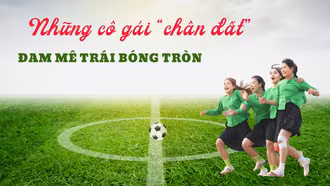 Những cô gái "chân đất" đam mê trái bóng tròn
