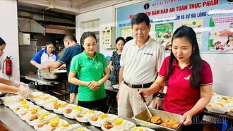 Những "bông hồng" có tấm lòng nhân ái