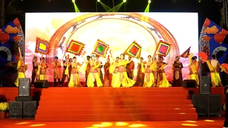 Vui xuân gắn kết trên đất Âu Lâu