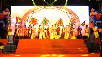 Vui xuân gắn kết trên đất Âu Lâu