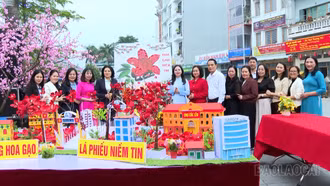 Trường Tiểu học Kim Đồng tổ chức hoạt động ngoại khóa “Tháng Ba biên giới - Dòng sông hoa gạo”