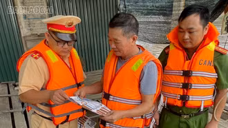 Tuyên truyền, ký cam kết với các hộ dân xã Bảo Thắng có phương tiện thủy chủ động ứng phó với hoàn lưu bão số 3