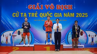 Ấn tượng ngày thi đấu đầu tiên Giải Vô địch Cử tạ trẻ quốc gia năm 2025