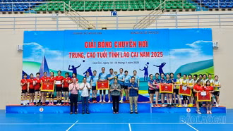 Bế mạc Giải bóng chuyền hơi trung, cao tuổi tỉnh Lào Cai năm 2025