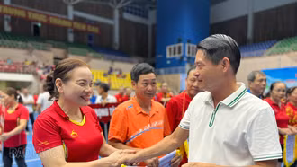 Hơn 400 vận động viên tham gia Giải bóng chuyền hơi trung cao tuổi tỉnh Lào Cai năm 2025