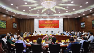 Lãnh đạo, cán bộ chủ chốt qua các thời kỳ đóng góp ý kiến dự thảo báo cáo chính trị trình Đại hội Đảng bộ tỉnh Lào Cai nhiệm kỳ 2025 - 2030