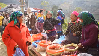 [Ảnh] Chợ phiên Cán Cấu ngày cuối năm