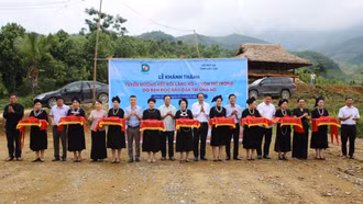 Báo Dân trí bàn giao công trình an sinh xã hội và hỗ trợ xây dựng nhà nhân ái tại Lào Cai