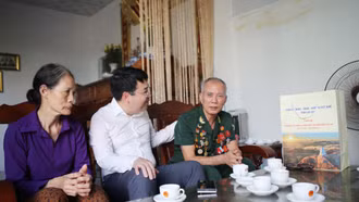 Phó Bí thư Tỉnh ủy Nguyễn Tuấn Anh thăm, tặng quà gia đình chính sách, người có công tại xã Gia Phú