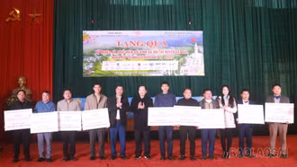 Công đoàn Ngân hàng Việt Nam thăm, tặng quà tết tại huyện Bát Xát