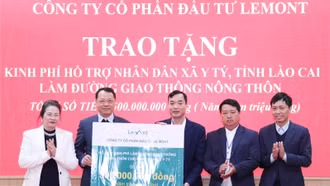 Công ty Cổ phần Đầu tư Lemont trao 500 triệu đồng hỗ trợ xã Y Tý làm đường giao thông