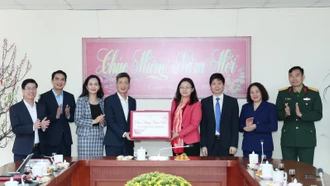 Phó Bí thư Tỉnh ủy Giàng Thị Dung thăm, chúc tết một số cơ quan, đơn vị