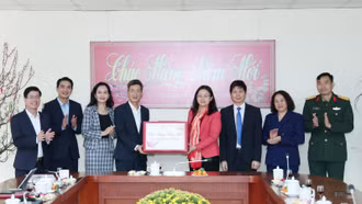 Phó Bí thư Tỉnh ủy Giàng Thị Dung thăm, chúc tết một số cơ quan, đơn vị