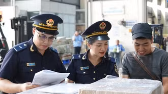 Đề xuất "bật chế độ ưu tiên" thông quan hàng công nghệ cao