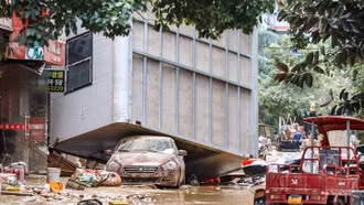 Trung Quốc ứng phó lũ khẩn cấp: 40.000 người sơ tán, 13 sông vượt mức báo động