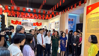 Trưng bày 150 tài liệu, hiện vật chủ đề “Non sông liền một dải”