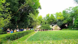 Làng Sen, điểm hẹn tháng 5