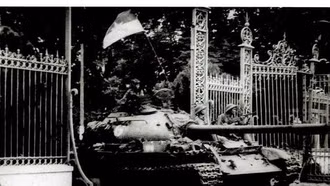 Tiếp nhận bức ảnh lịch sử "Xe tăng tiến vào Dinh Độc Lập trưa ngày 30/4/1975"