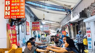 Độc đáo "foodtour" phố cổ Hà Nội