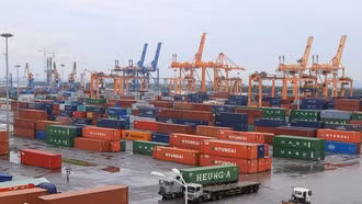 Từ ngày mai (18/2), hàng hóa nhập khẩu giá trị thấp phải nộp thuế giá trị gia tăng