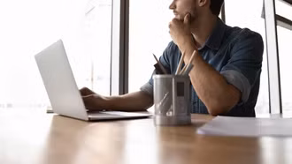 Người lao động có thể tiết kiệm 122h mỗi năm nhờ AI