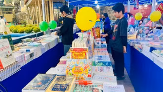 Lan tỏa văn hóa đọc dịp đầu xuân từ không gian sách Hồ Văn - Văn Miếu Quốc Tử Giám