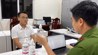 50.000 chai cồn y tế giả bị phát hiện: Mối nguy từ ngộ độc cấp tính tới tử vong