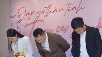 Quang Linh Vlogs và Hằng Du mục: Từ thần tượng trên mạng tới trò lố "Chị Em Rọt"