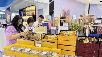 Trung Quốc tăng lương lớn cho công chức sau một thập kỷ