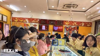 Chuyên gia cảnh báo rủi ro đầu tư vàng khi giá liên tục lập đỉnh